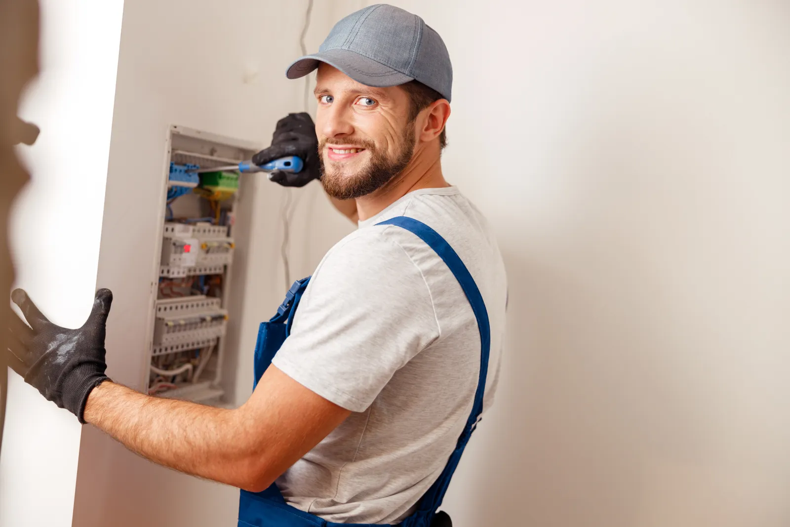 Emergency electrician service resource for Phoenix, Arizona homeowners.