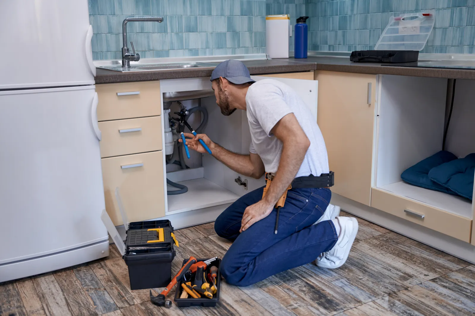 Garbage disposal repair service resource for Phoenix, Arizona homeowners.