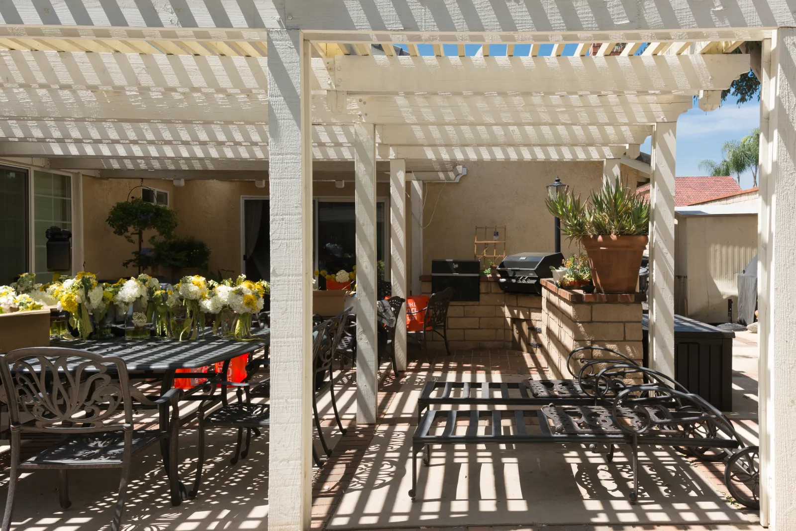 Pergola installation service resource for Phoenix, Arizona homeowners.