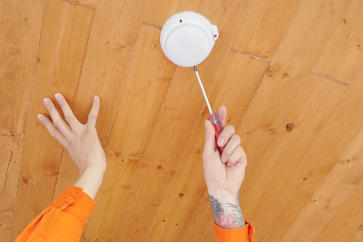 Smoke detector repair resource for Phoenix homeowners.