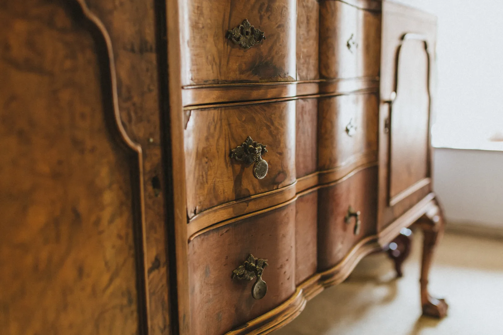 Antique furniture repair service resource for Phoenix, Arizona homeowners.