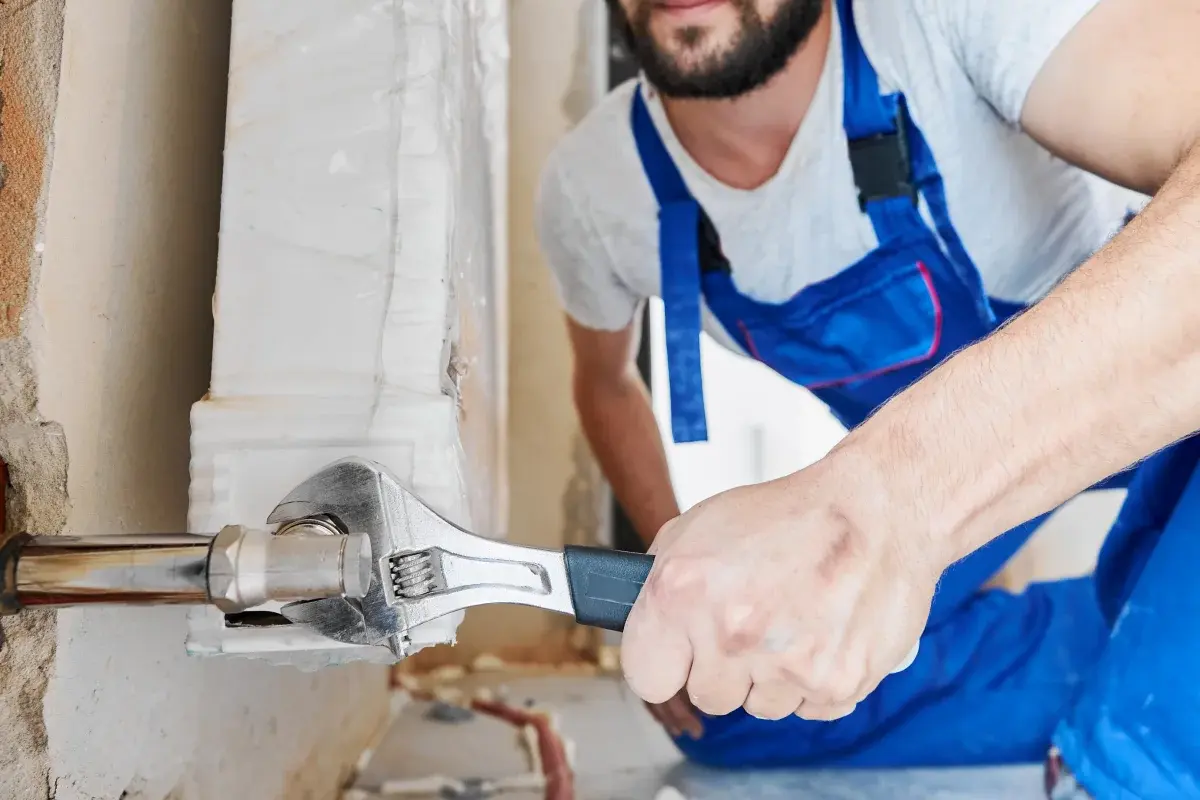 Emergency burst pipe repair resource for Phoenix, Arizona homeowners.