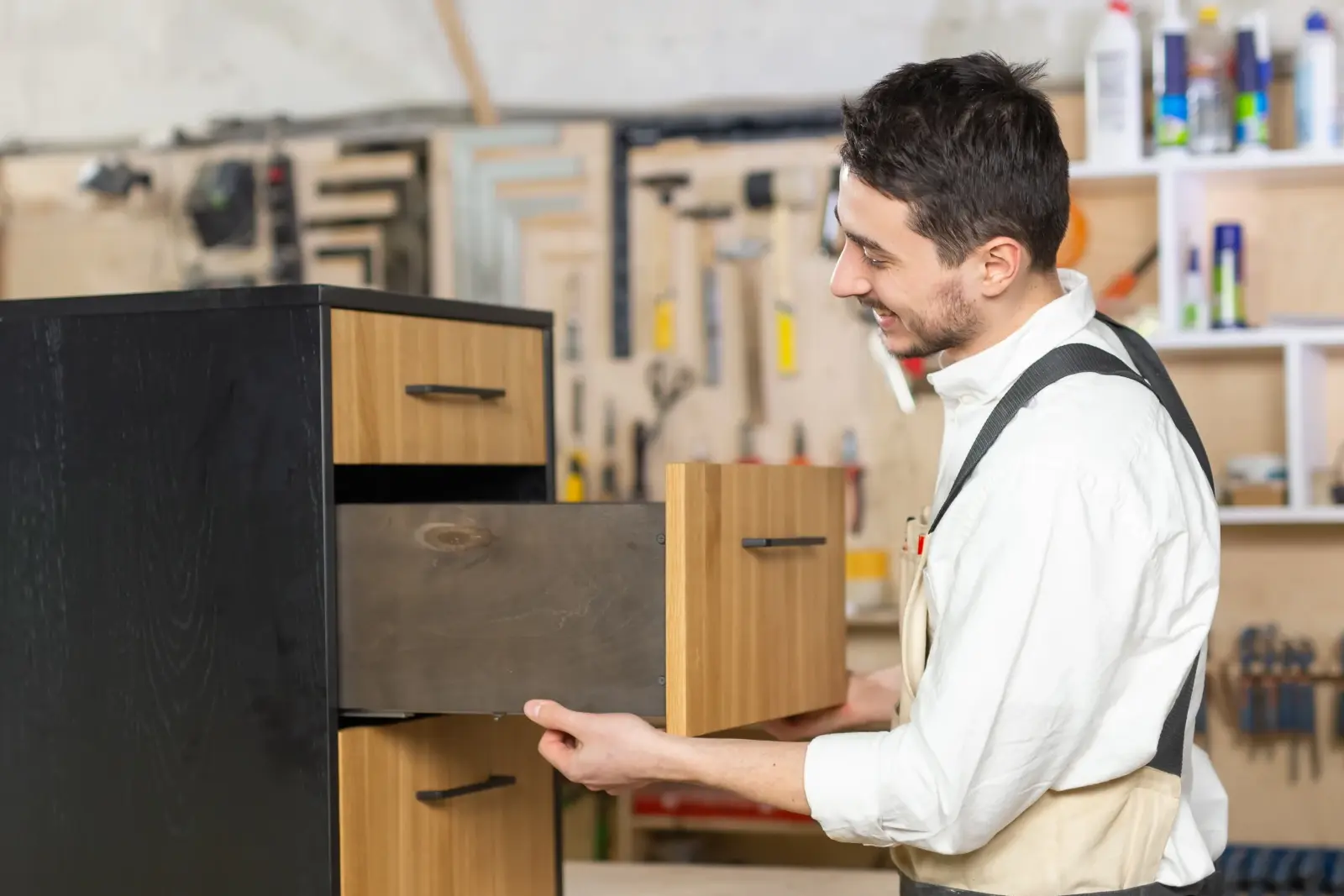 Custom cabinets resource for Phoenix, Arizona homeowners.