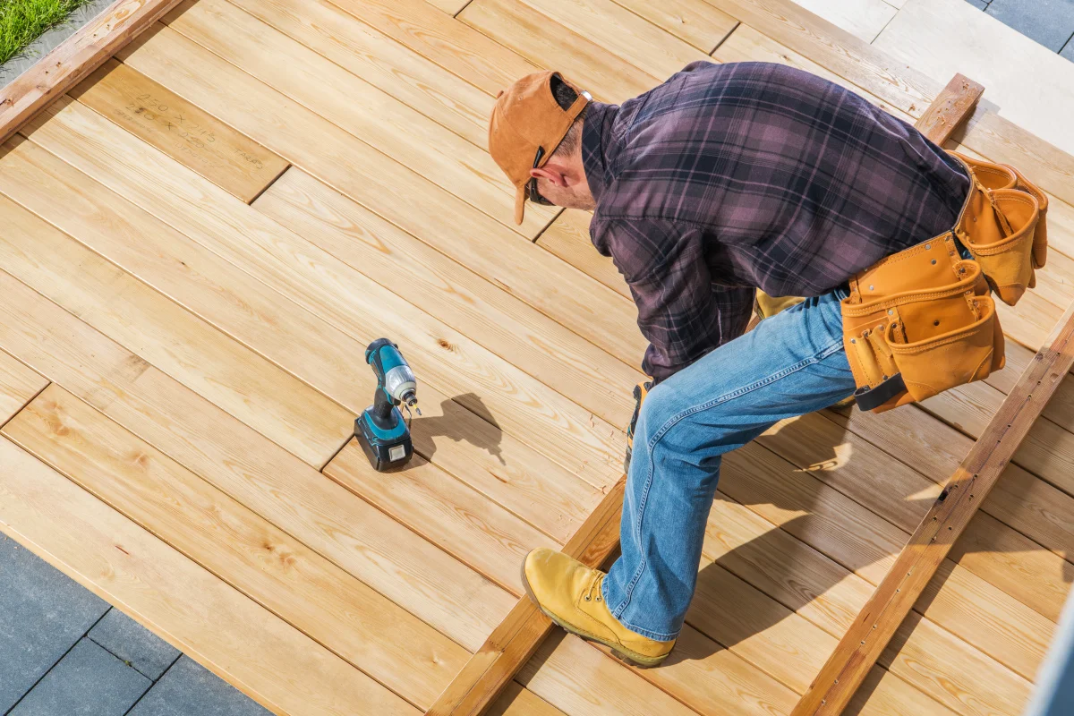 Deck builders resource for Phoenix homeowners.