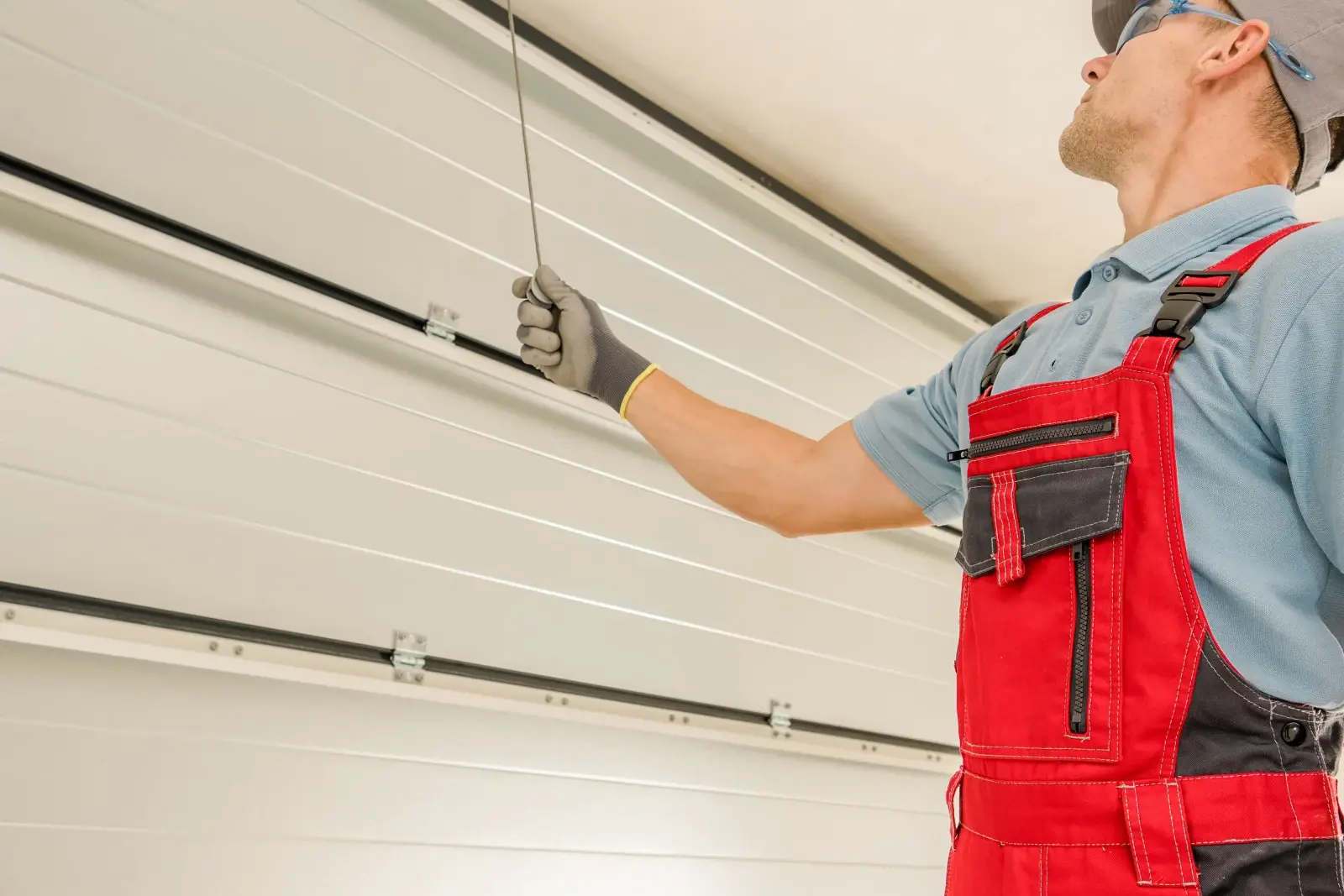 Emergency garage door repair resource for Phoenix, Arizona homeowners.