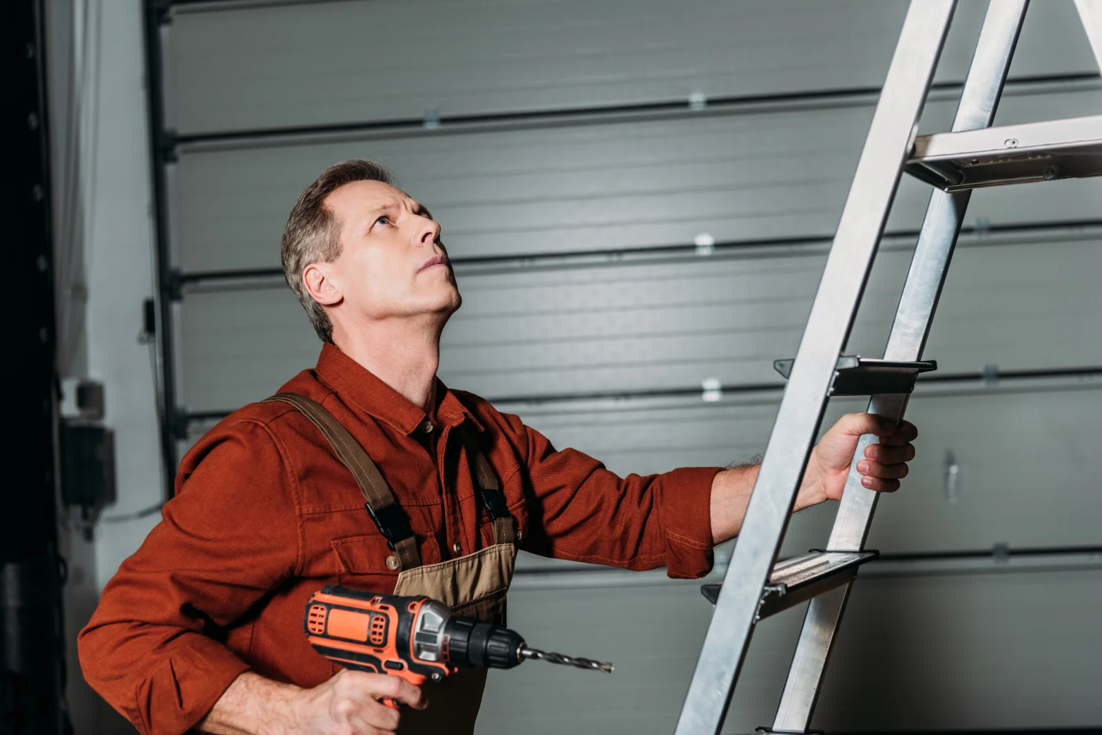 Garage door tune up resource for Phoenix homeowners.