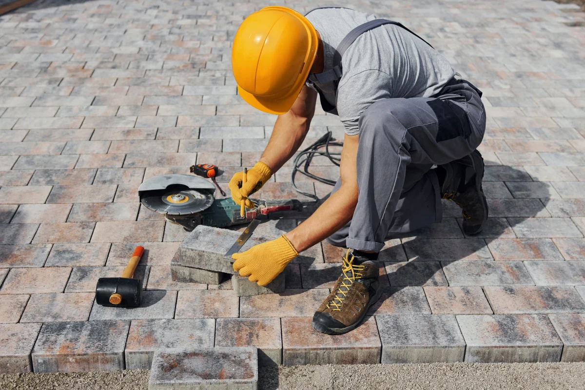 Patio builders resource for Phoenix homeowners.