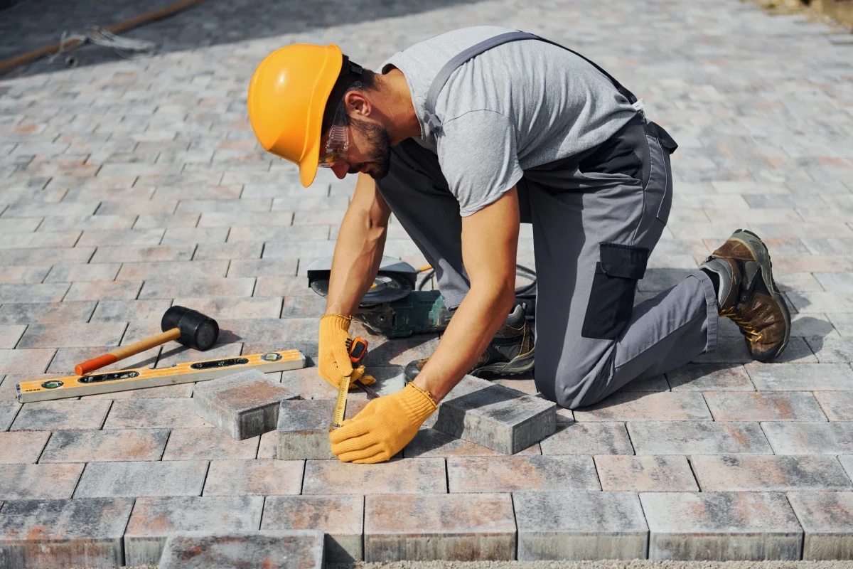Landscape contractor resource for Phoenix homeowners.