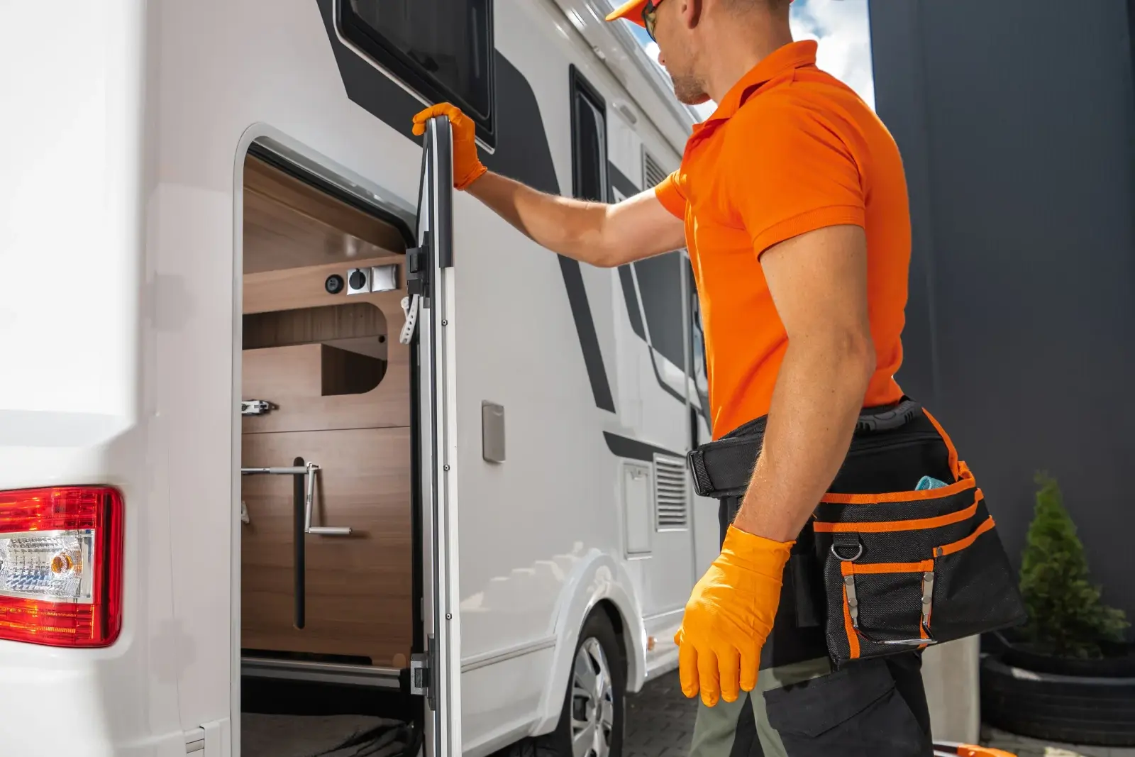 RV generator repair resource for Phoenix, Arizona RV owners.