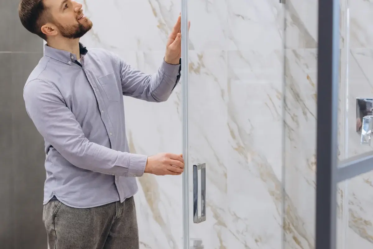 Shower door installer resource for Phoenix, Arizona homeowners.
