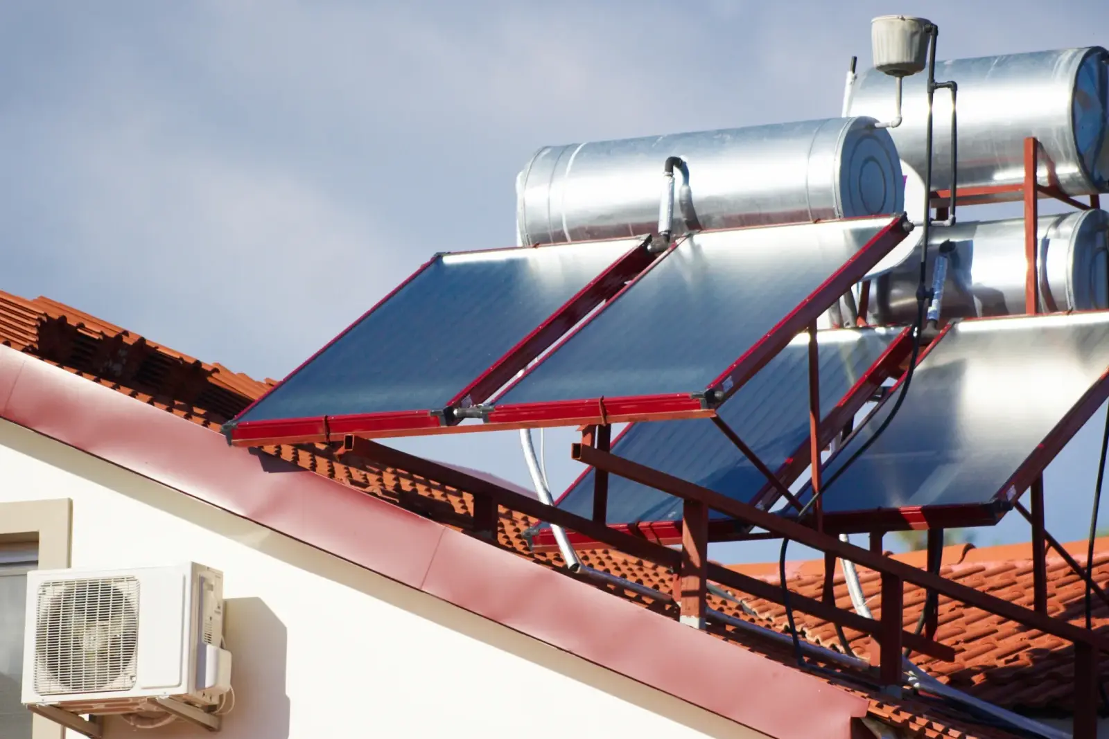 Solar water heater service resource for Phoenix, Arizona homeowners.